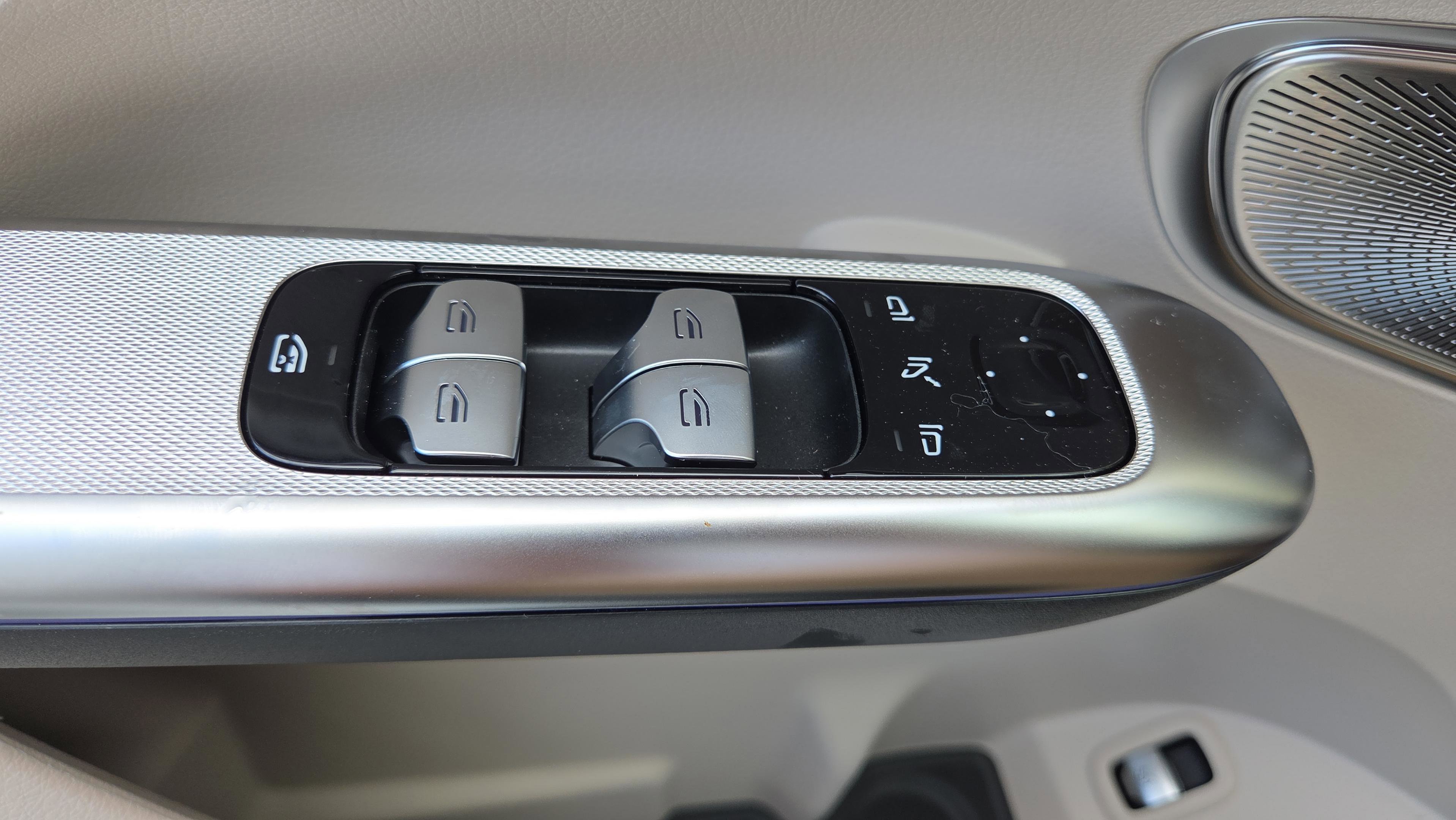 New 2026 Mercedes-Benz GLC 300 image 32