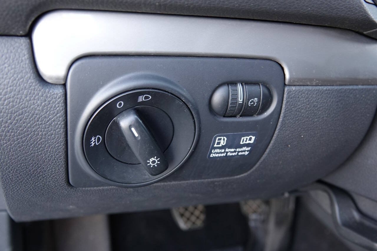 Used 2011 Volkswagen Golf TDI FWD image 62