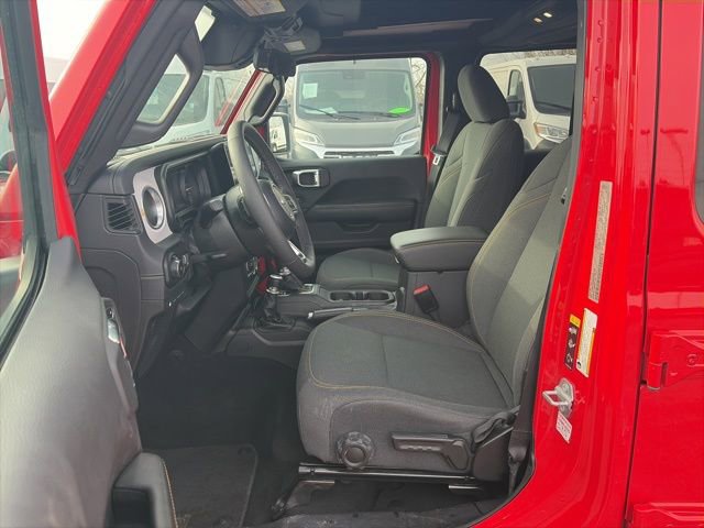 Used 2025 Jeep Wrangler Unlimited Sahara w/ Safety Group AWD/4WD image 11