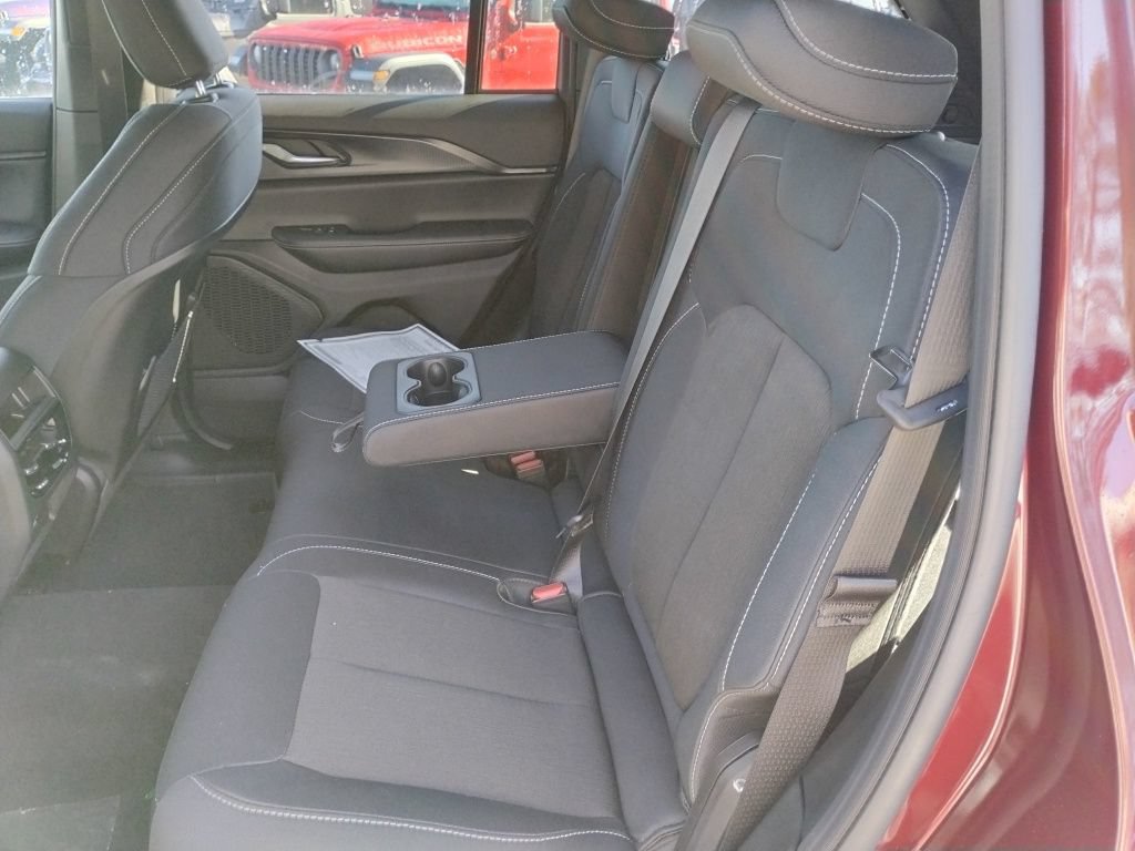New 2026 Jeep Grand Cherokee Laredo w/ Trailer Tow Package AWD/4WD image 17