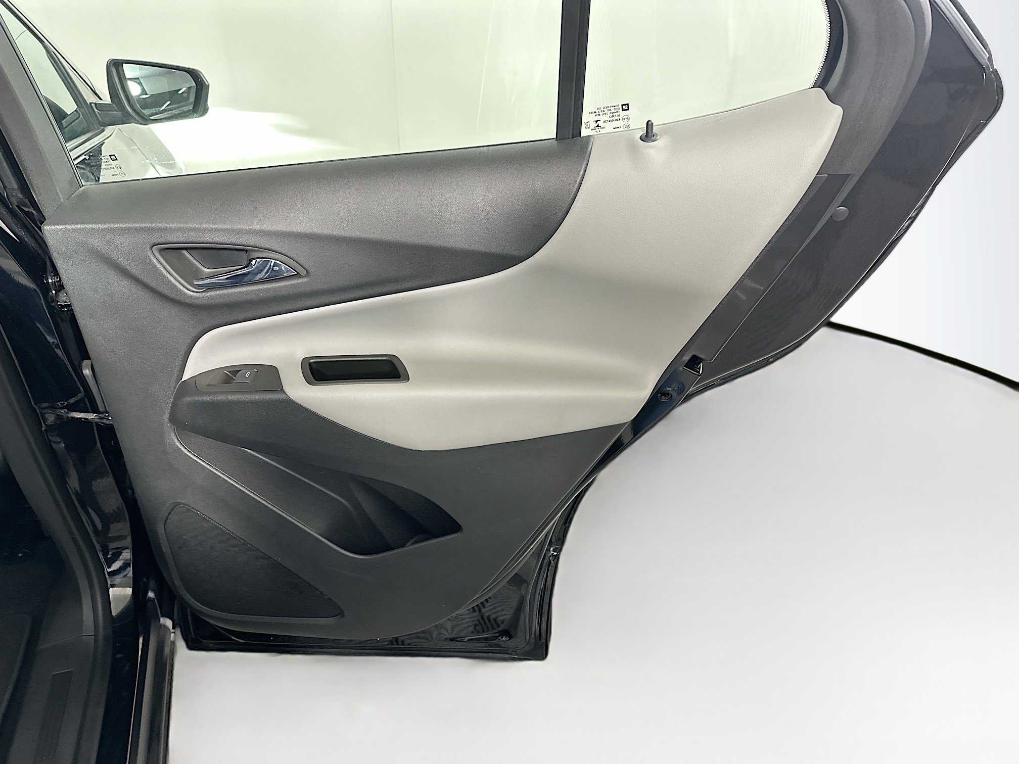 Used 2023 Chevrolet Equinox LS image 27