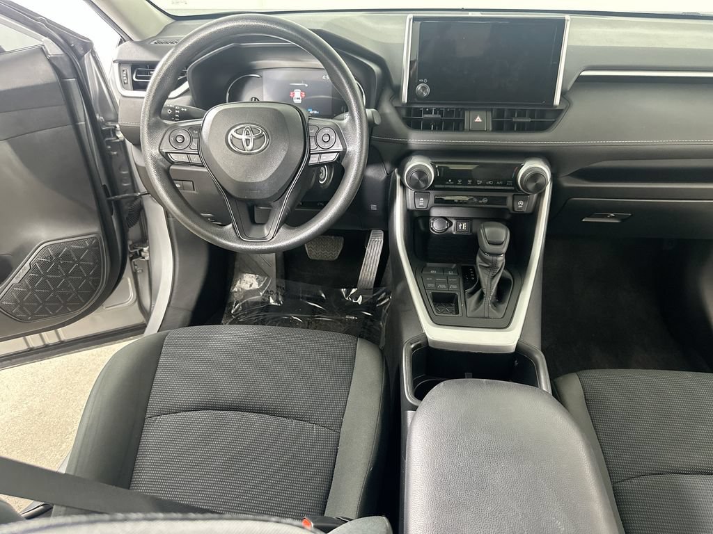 Used 2023 Toyota RAV4 LE AWD/4WD image 19
