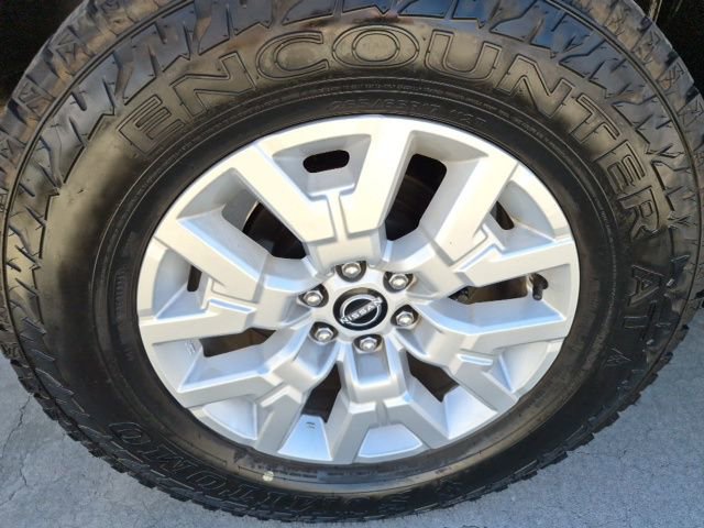 Used 2022 Nissan Frontier SV w/ SV Premium Package image 6