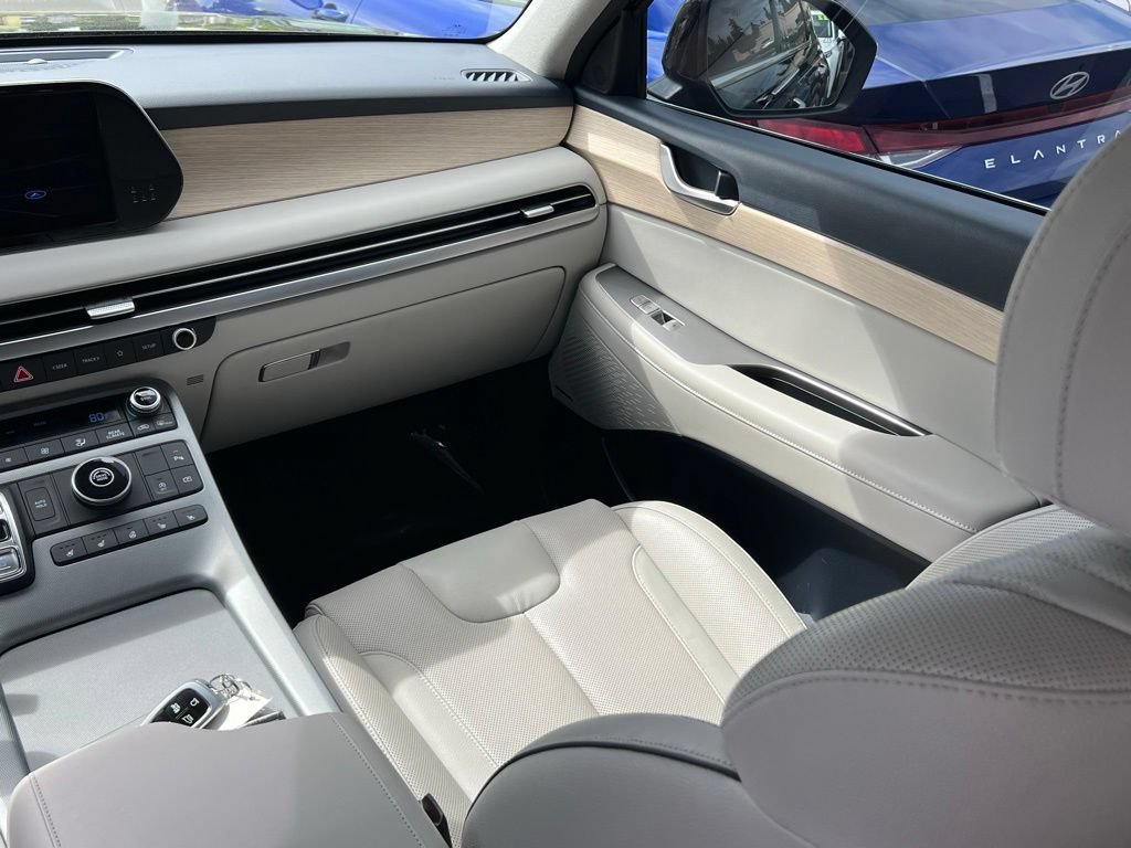 Used 2023 Hyundai Palisade Limited FWD image 17