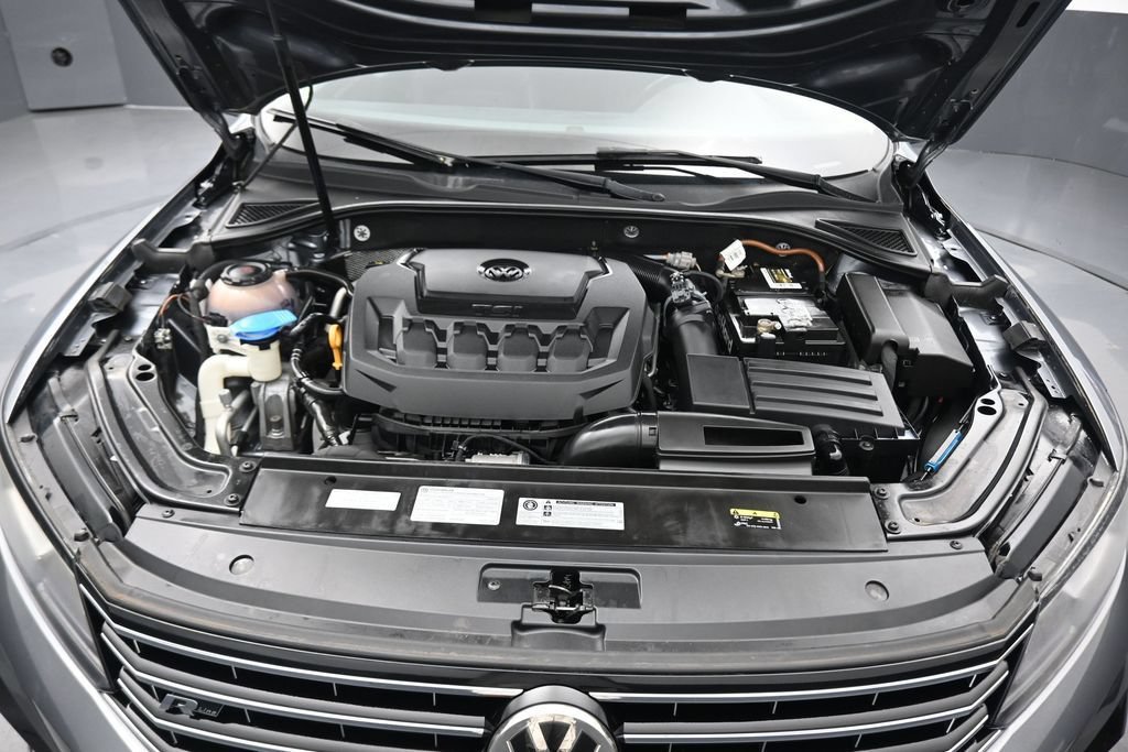 Used 2018 Volkswagen Passat 2.0T R-Line FWD image 45