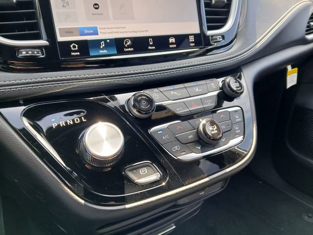 New 2027 Chrysler Pacifica Select FWD image 25