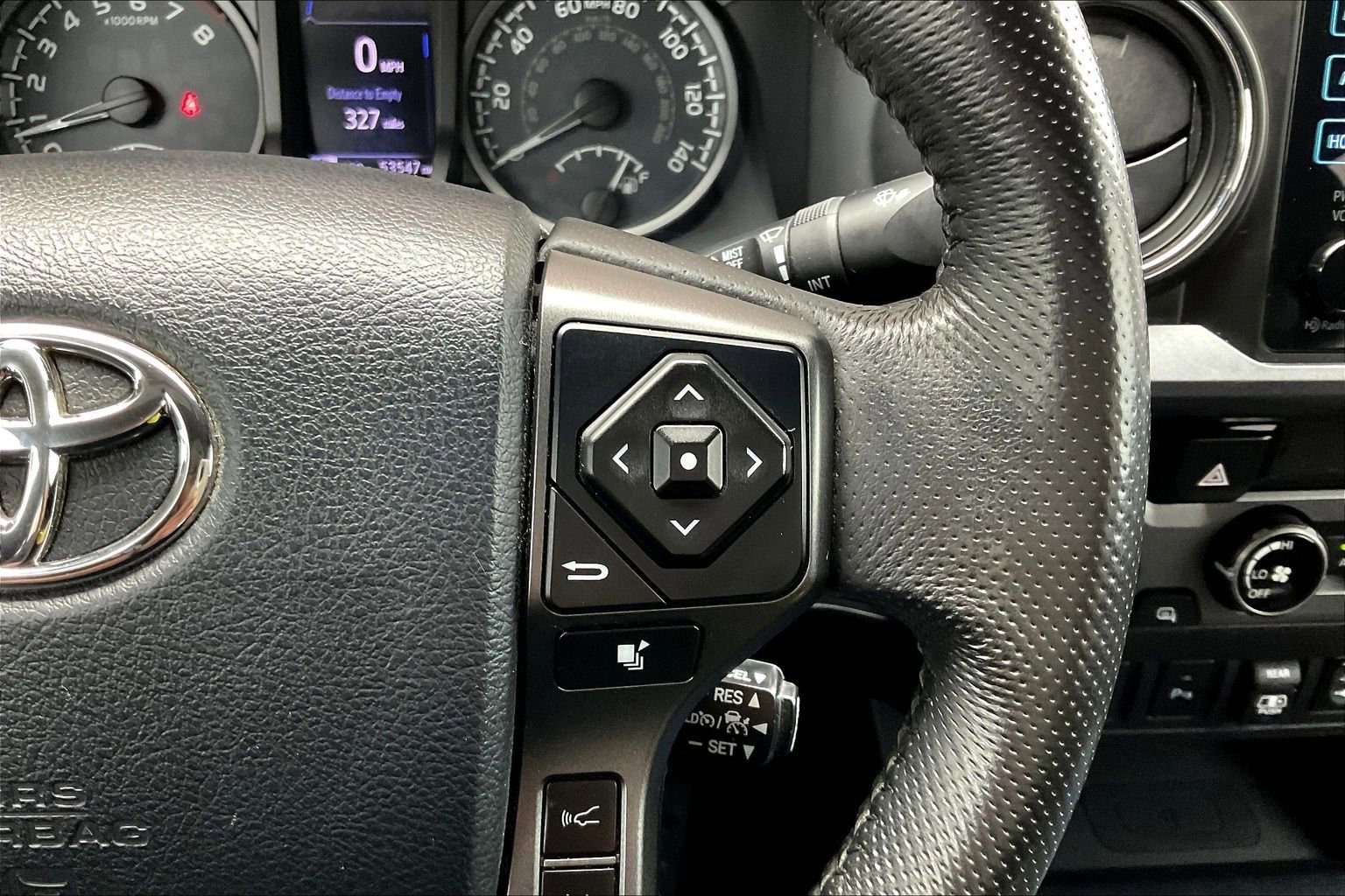 Used 2018 Toyota Tacoma TRD Off-Road w/ Technology Package AWD/4WD image 11