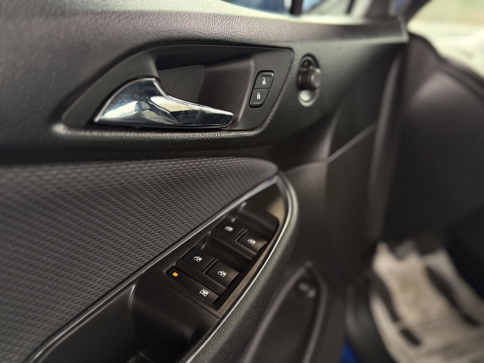 Used 2018 Chevrolet Cruze LT w/ Convenience Package image 14