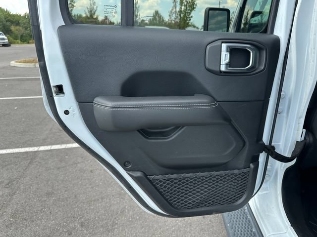Used 2018 Jeep Wrangler Unlimited Sahara AWD/4WD image 15