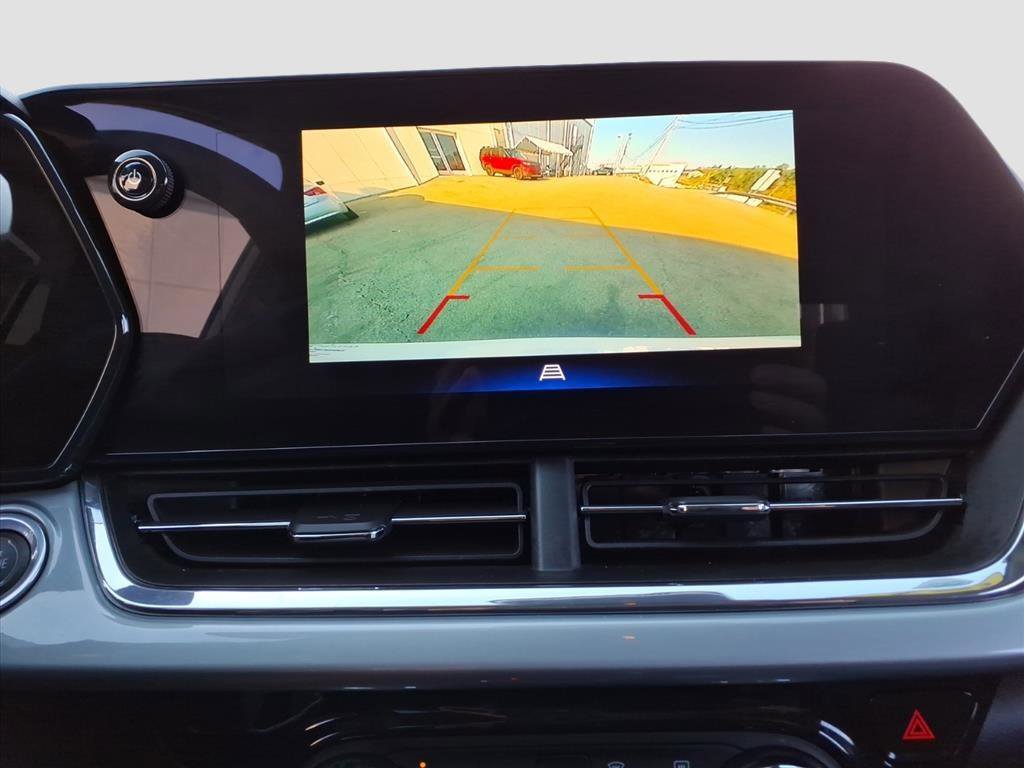 Certified 2025 Chevrolet Trax LT image 19