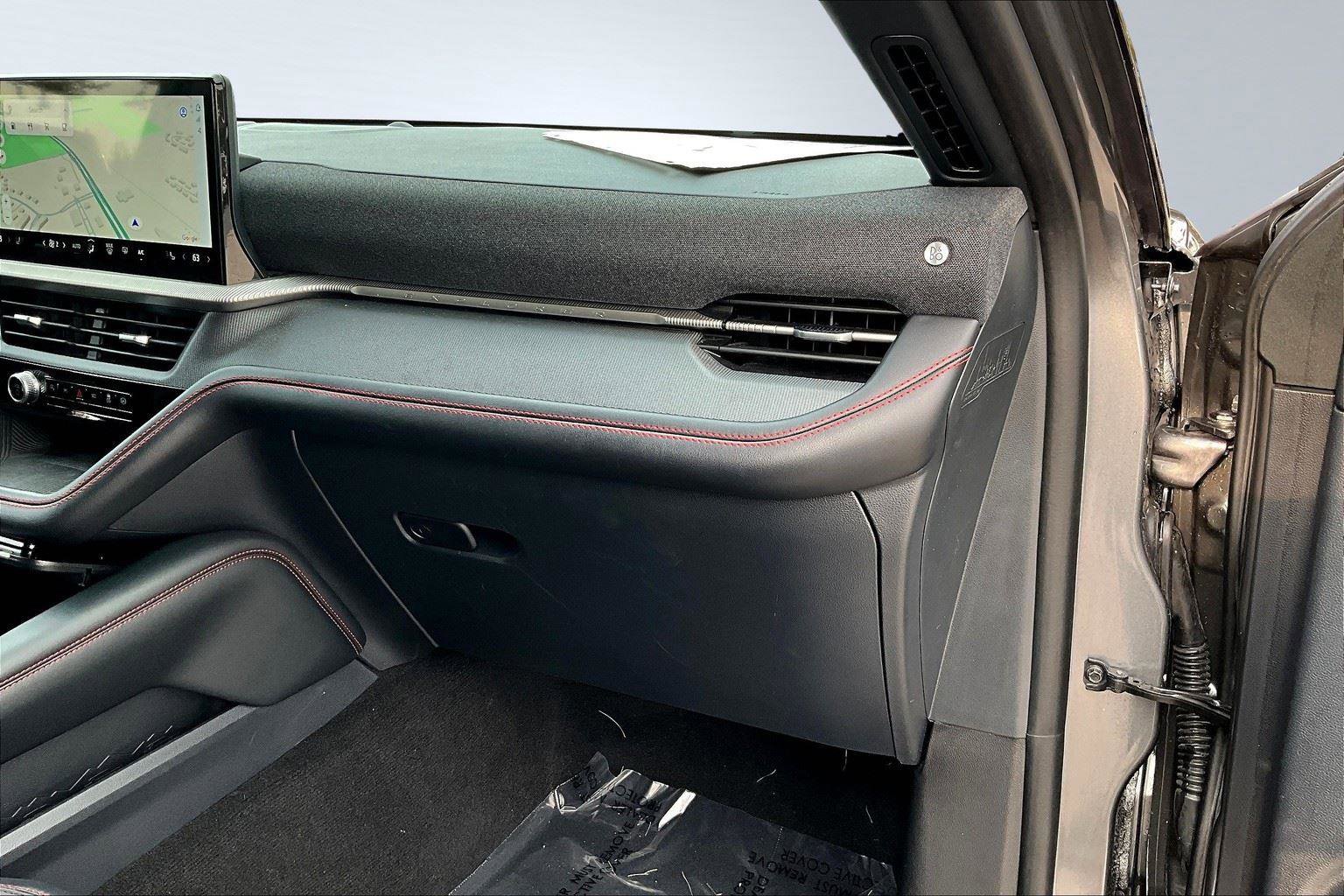 Certified 2025 Ford Explorer ST-Line w/ ST-Line Street Pack image 22