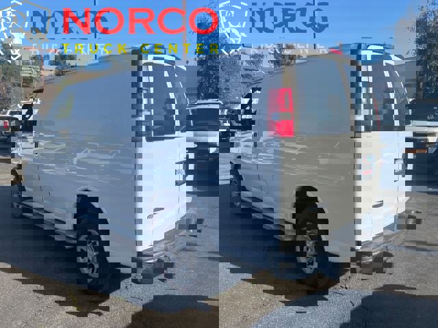 Used 2018 Chevrolet Express 2500 w/ Driver Convenience Package image 9