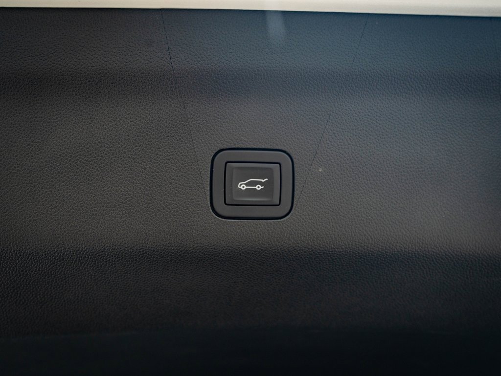 Used 2024 GMC Yukon Denali Ultimate image 20