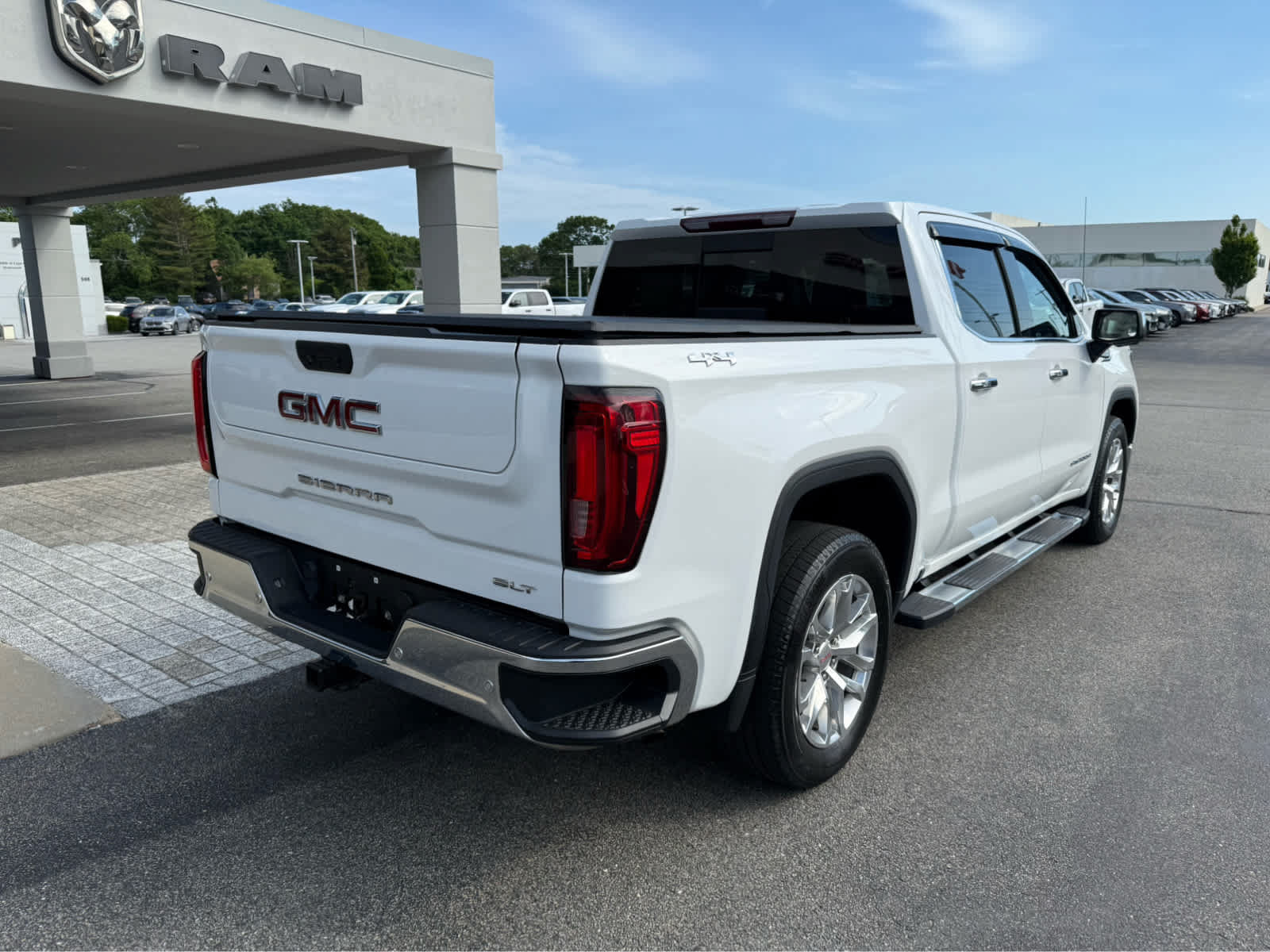 Used 2019 GMC Sierra 1500 SLT w/ SLT Premium Plus Package AWD/4WD image 11