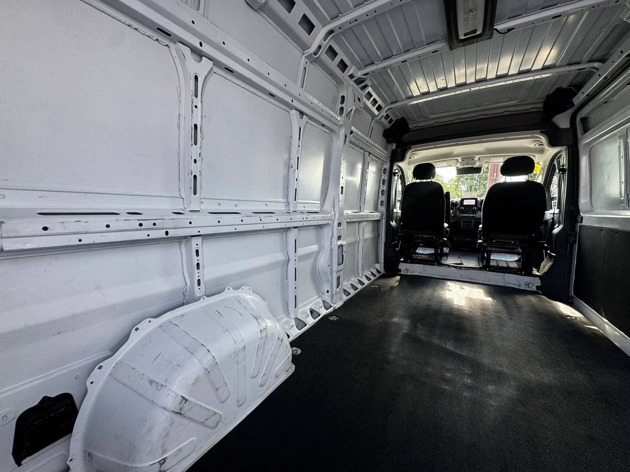Used 2025 RAM ProMaster 2500 w/ Convenience Group FWD image 27