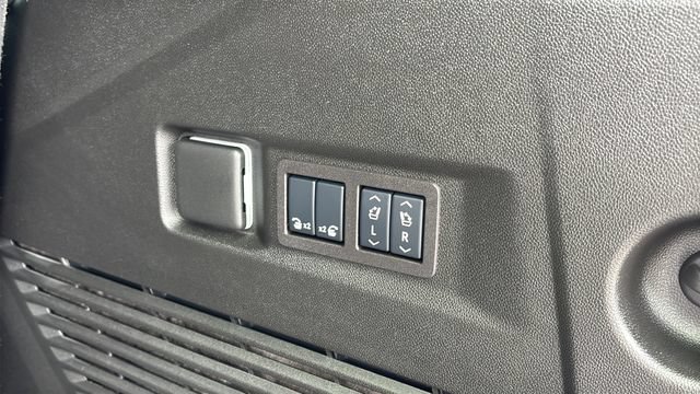 Used 2025 Chevrolet Tahoe High Country AWD/4WD image 34