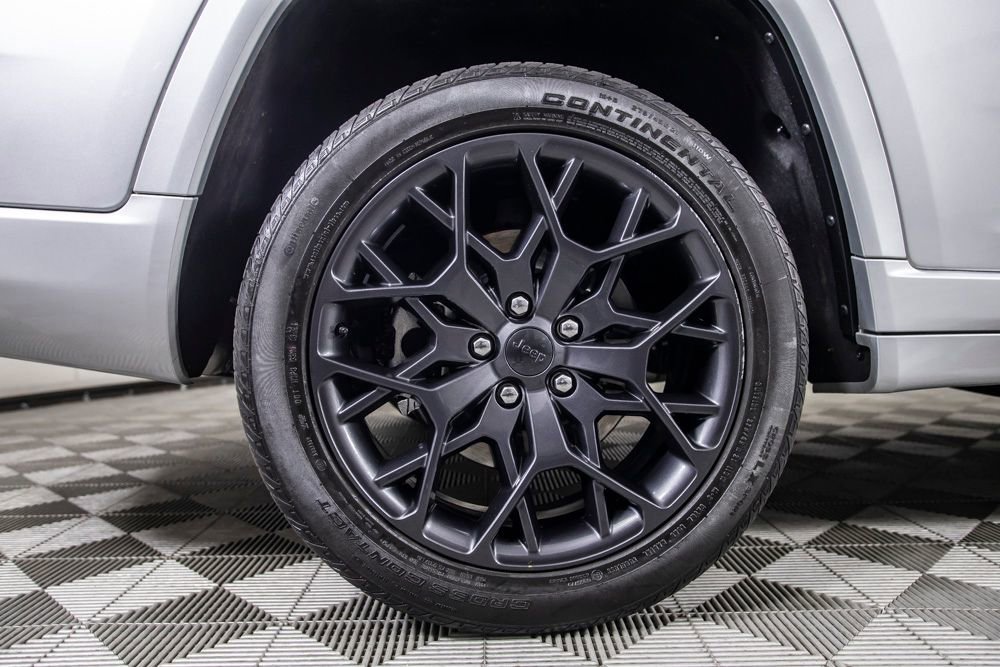 Used 2025 Jeep Grand Cherokee L Summit AWD/4WD image 48