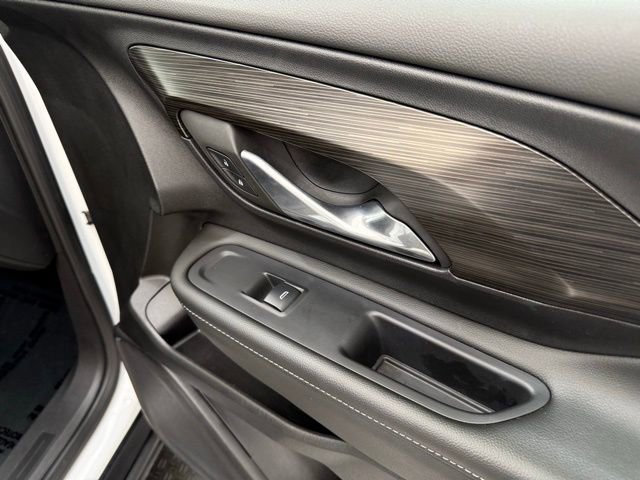 Used 2024 GMC Terrain SLE image 19