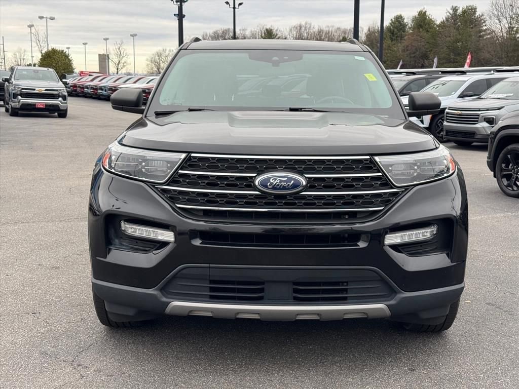 Used 2022 Ford Explorer XLT w/ Equipment Group 202A image 8