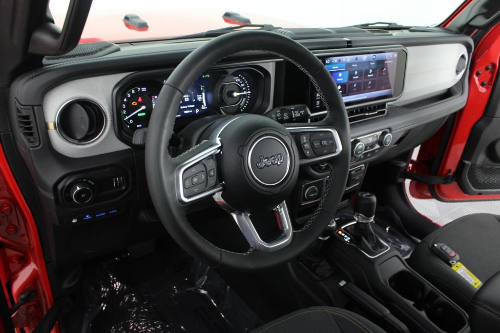 Used 2025 Jeep Wrangler Unlimited Sahara w/ Safety Group AWD/4WD image 8