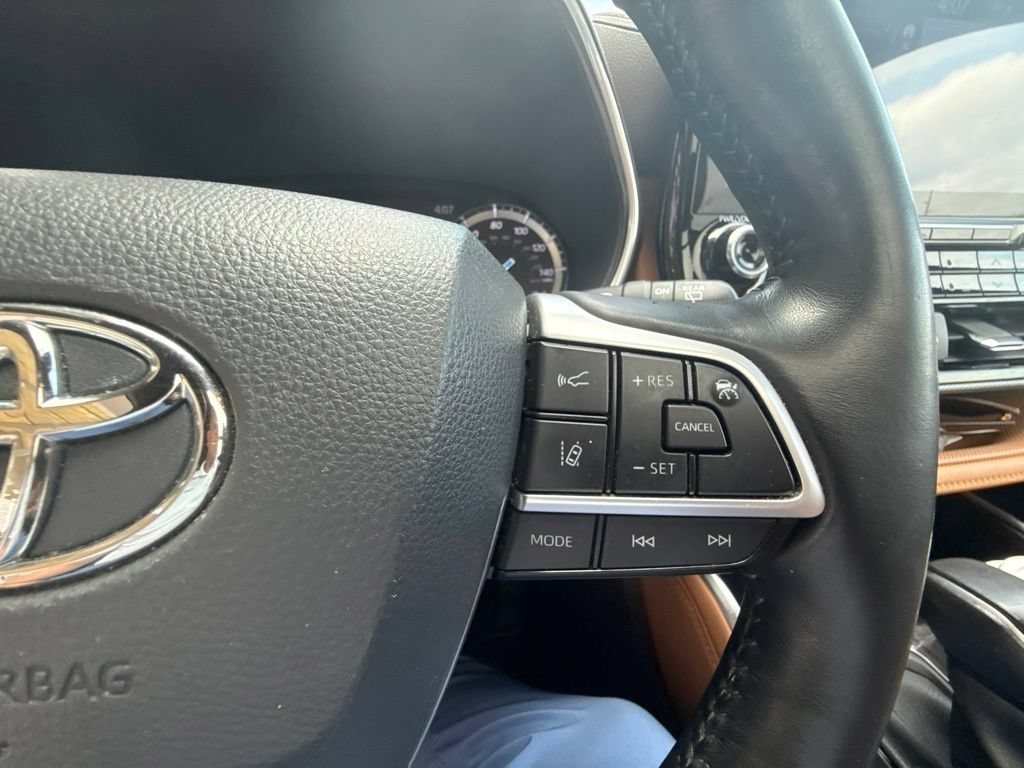 Used 2022 Toyota Highlander Platinum AWD/4WD image 29