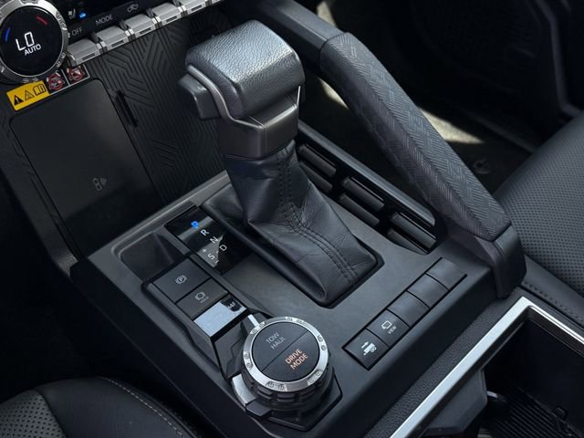 Used 2024 Toyota Tacoma Limited AWD/4WD image 21