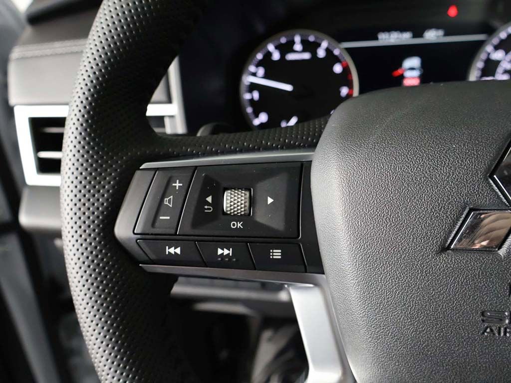 New 2026 Mitsubishi Outlander LE FWD image 38