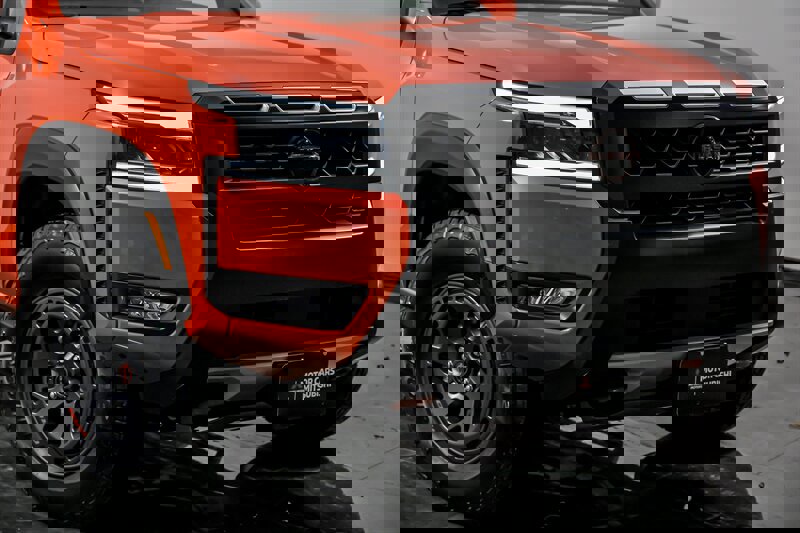 Used 2025 Nissan Frontier PRO-4X image 2