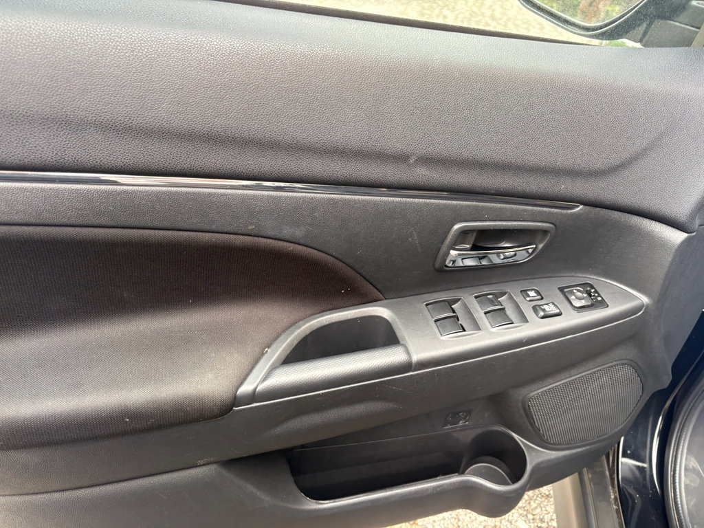 Used 2025 Mitsubishi Outlander Sport ES AWD/4WD image 14