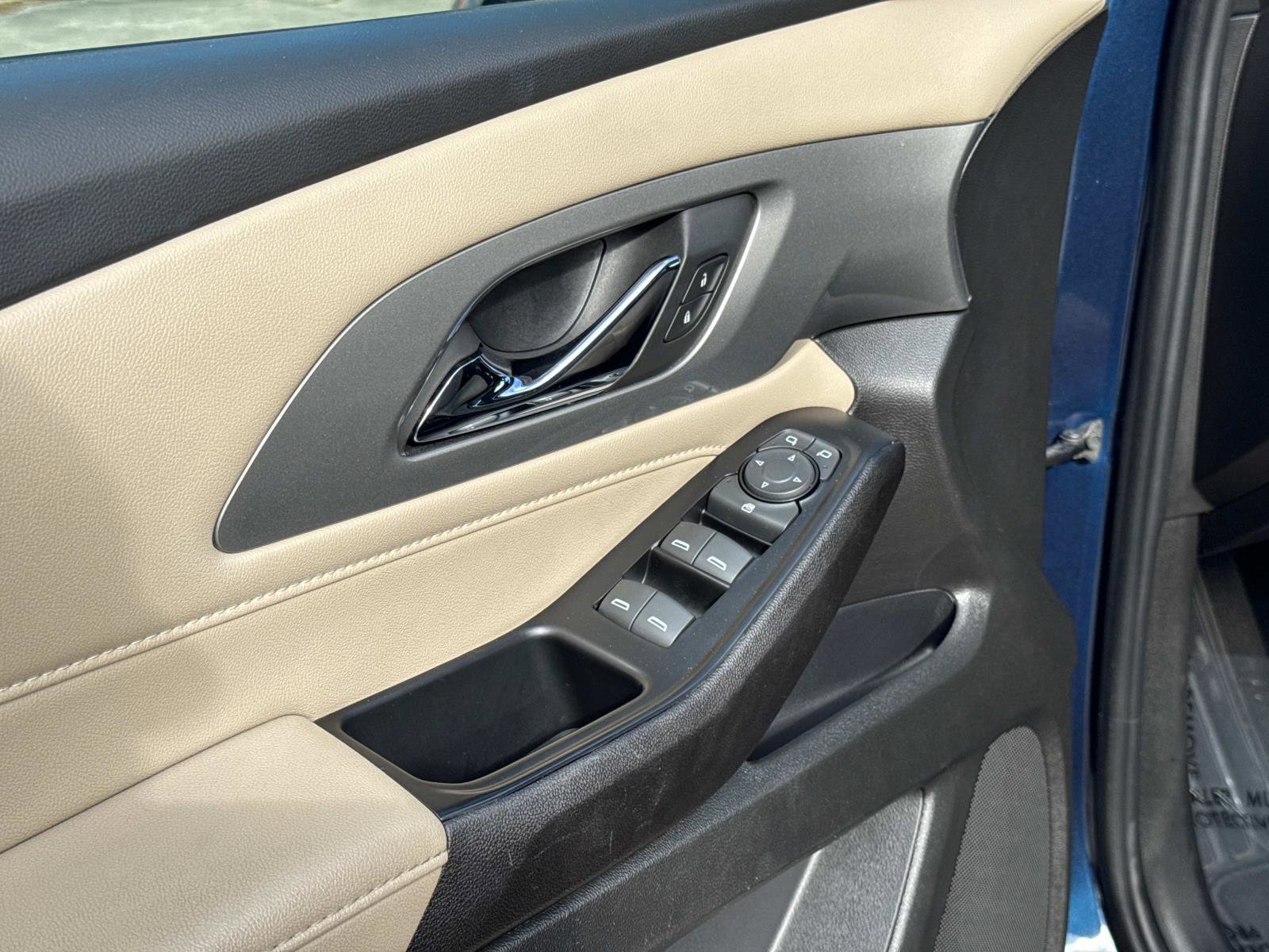 Used 2023 Chevrolet Traverse LS image 18