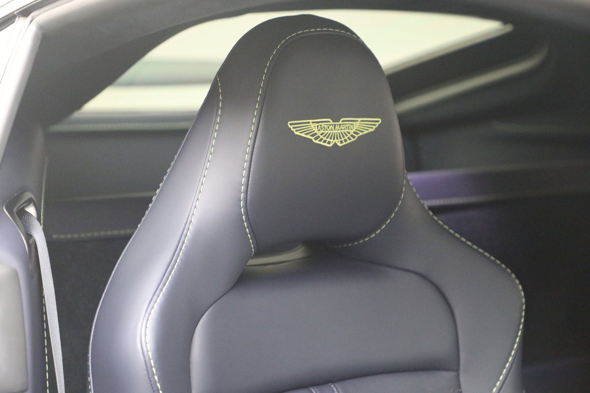 Used 2023 Aston Martin V12 Vantage RWD image 20
