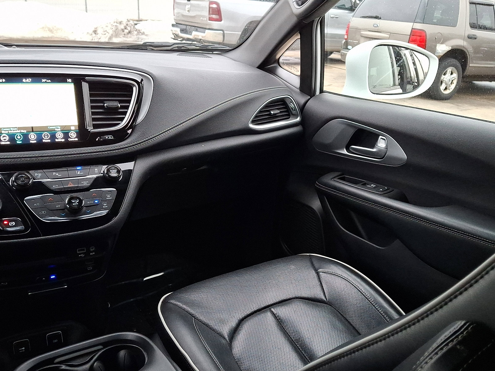 Used 2019 Chrysler Pacifica Limited w/ Advanced Safetytec Group image 16