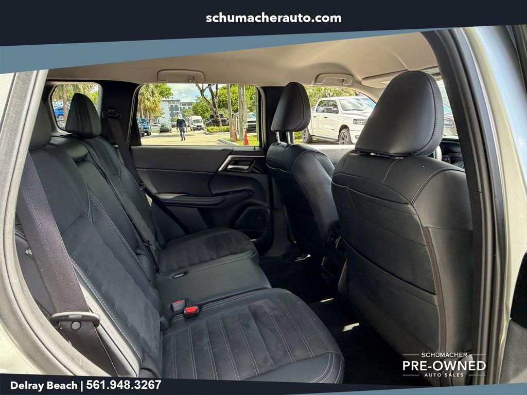 Used 2024 Mitsubishi Outlander FWD image 16