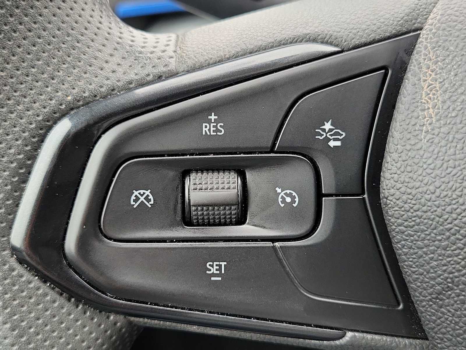 Used 2025 Chevrolet Trax LT FWD image 23