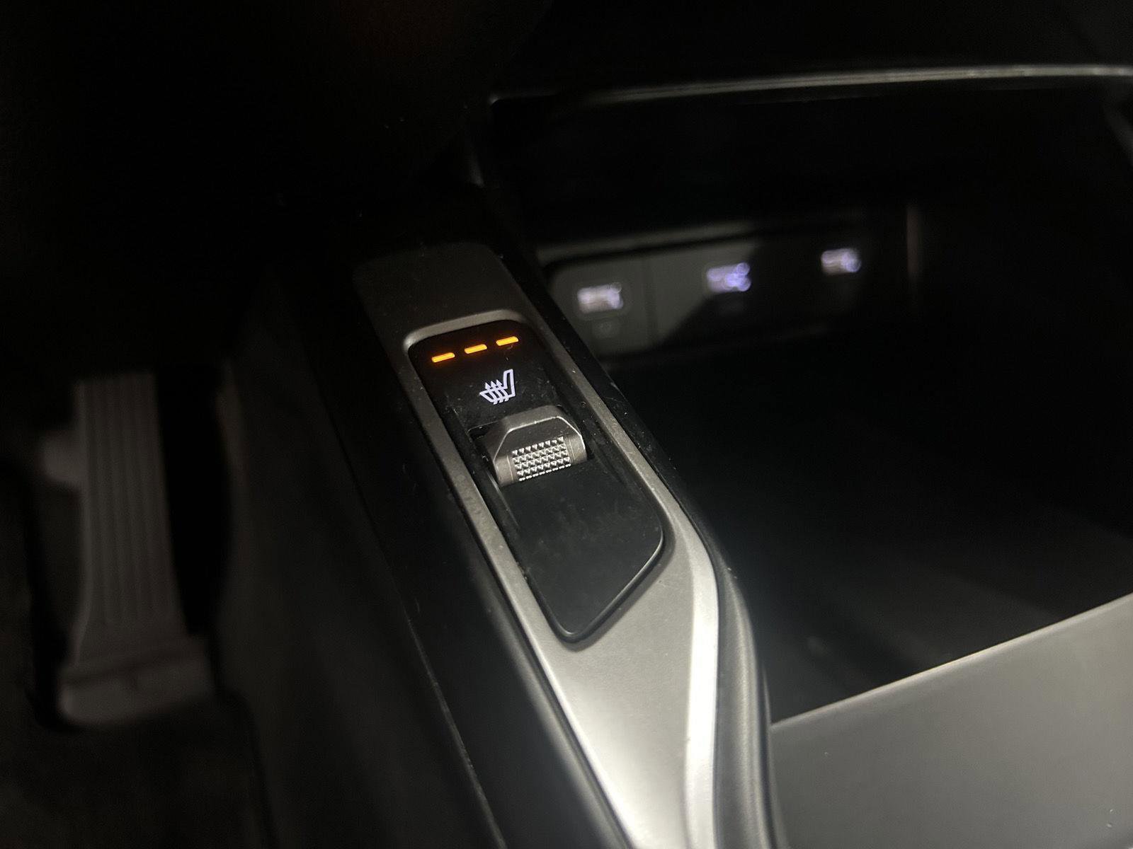 Used 2022 Kia Sorento S image 11