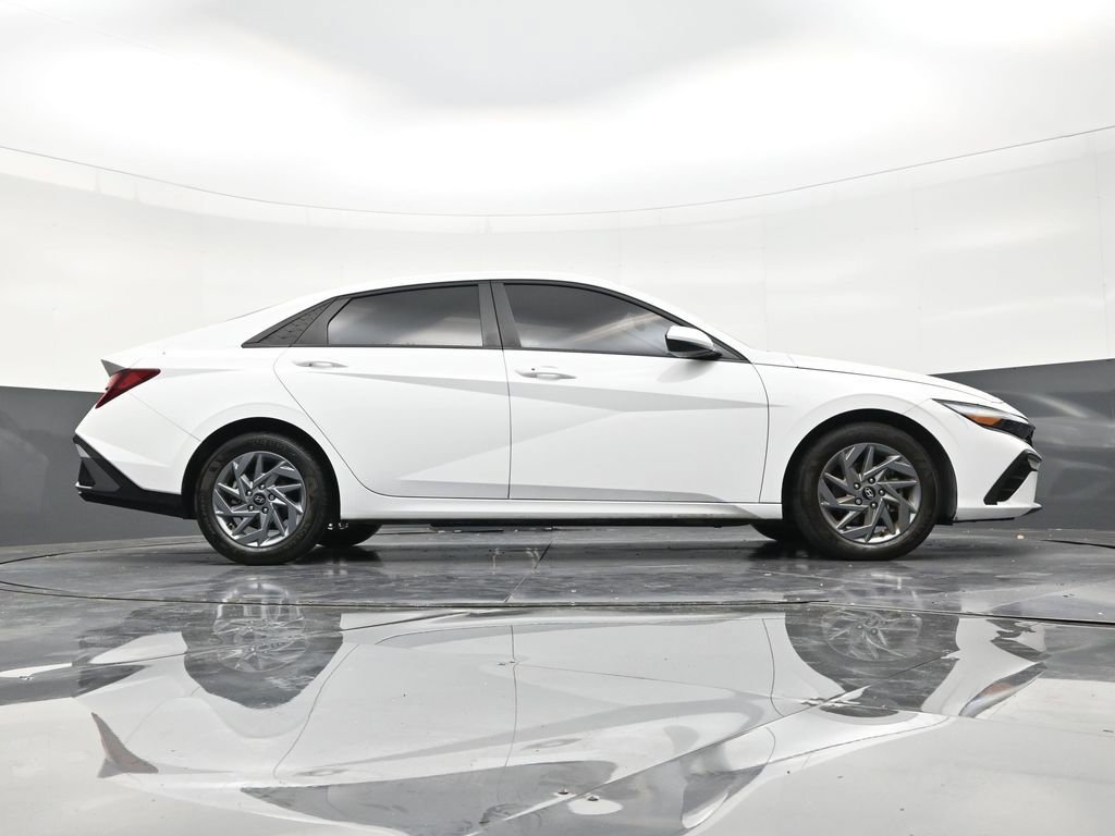Used 2024 Hyundai Elantra SEL FWD image 26