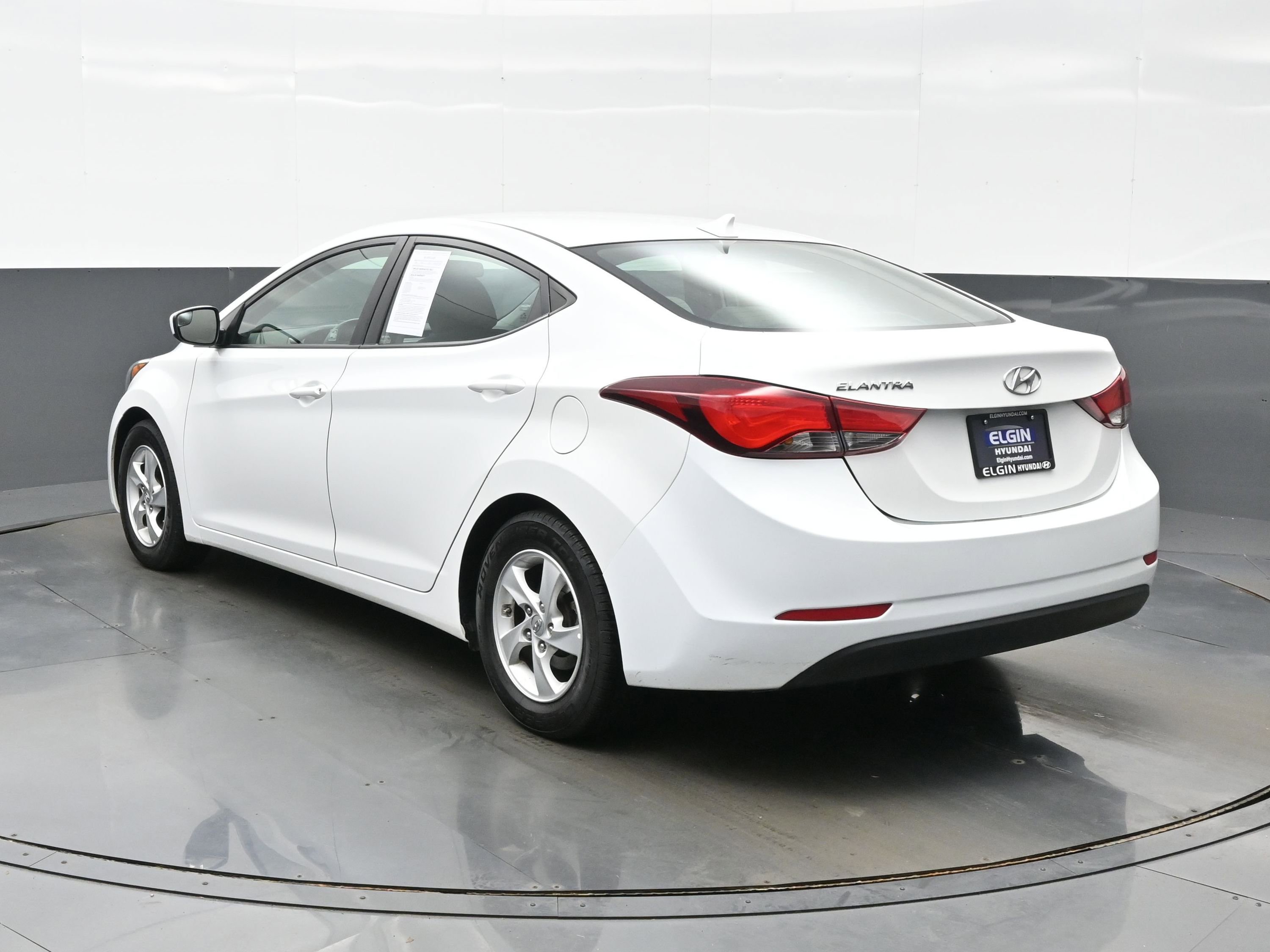 Used 2015 Hyundai Elantra SE FWD image 4