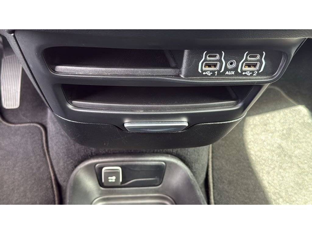 Used 2025 Chrysler Pacifica Select FWD image 23