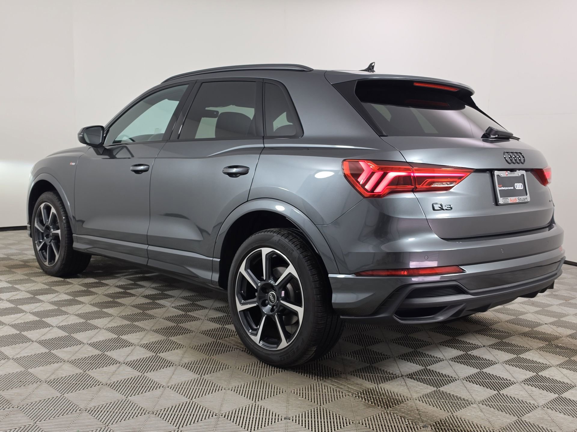Certified 2025 Audi Q3 2.0T Premium Plus w/ Premium Plus Package AWD/4WD image 5