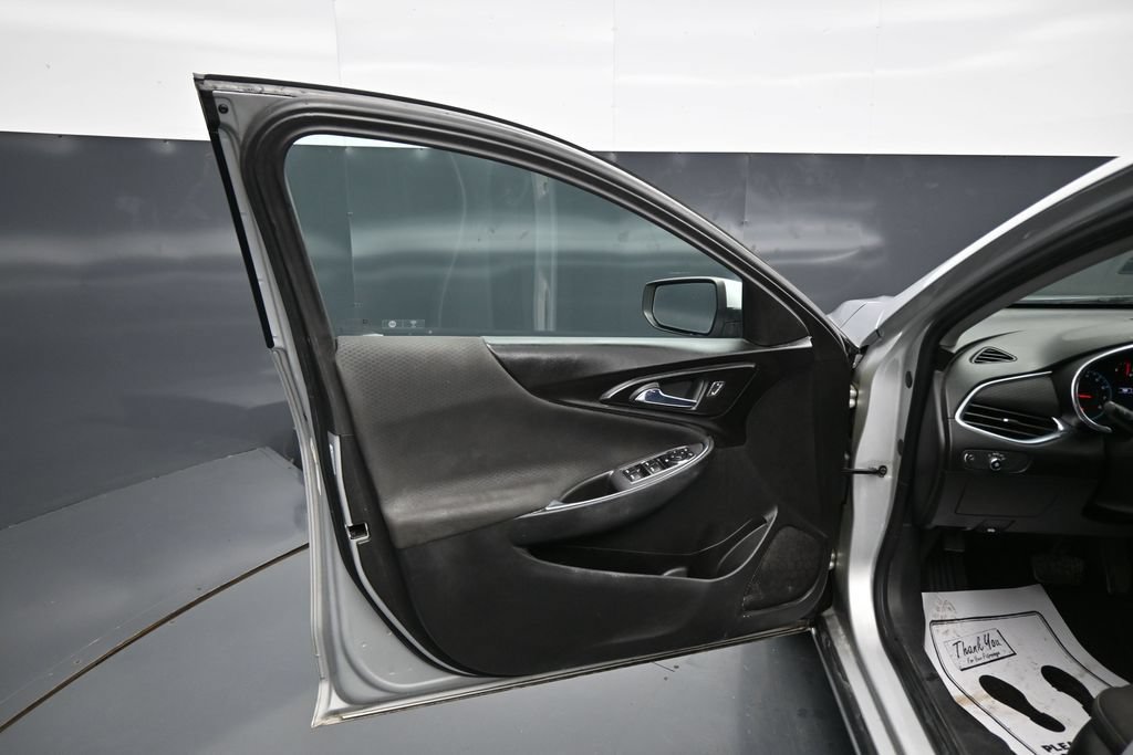 Used 2019 Chevrolet Malibu LT FWD image 10