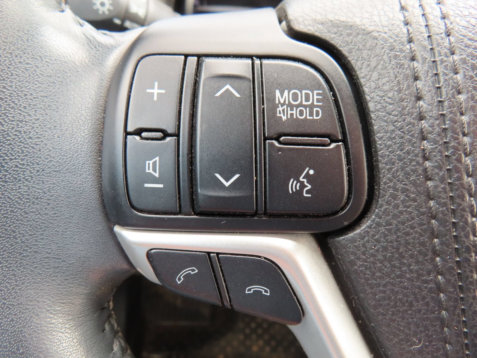 Used 2018 Toyota Highlander XLE w/ Carpet Mat Package (TMS) AWD/4WD image 20