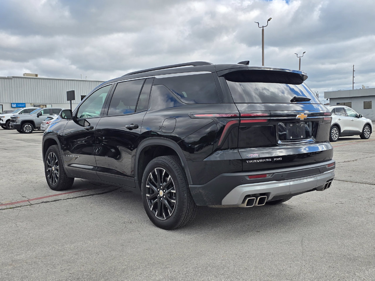 Used 2025 Chevrolet Traverse LT w/ Sun and Wheel Package AWD/4WD image 4