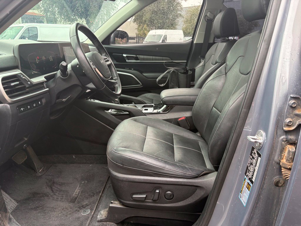 Used 2023 Kia Telluride EX w/ EX Captain's Chair Package FWD image 9