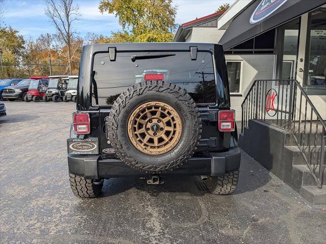 Used 2017 Jeep Wrangler Unlimited Sahara AWD/4WD image 4