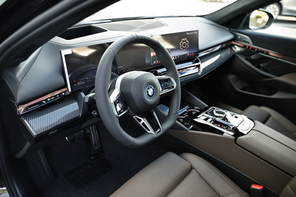 New 2026 BMW 550e xDrive w/ Executive Package AWD/4WD image 20