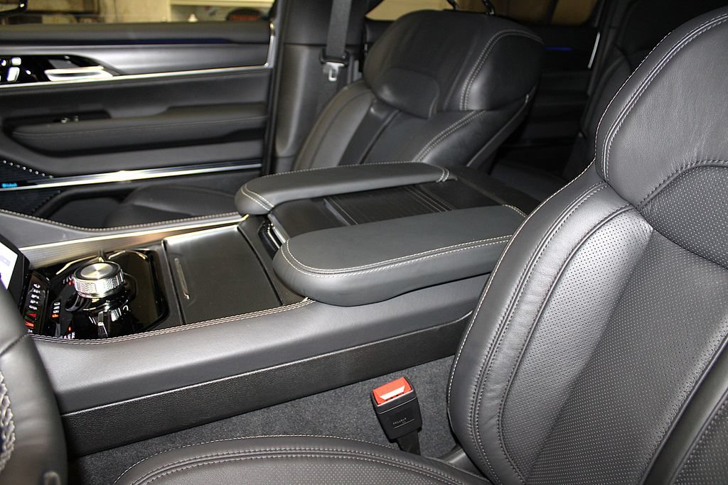 New 2026 Jeep Grand Wagoneer L Summit w/ Premium Group III AWD/4WD image 26