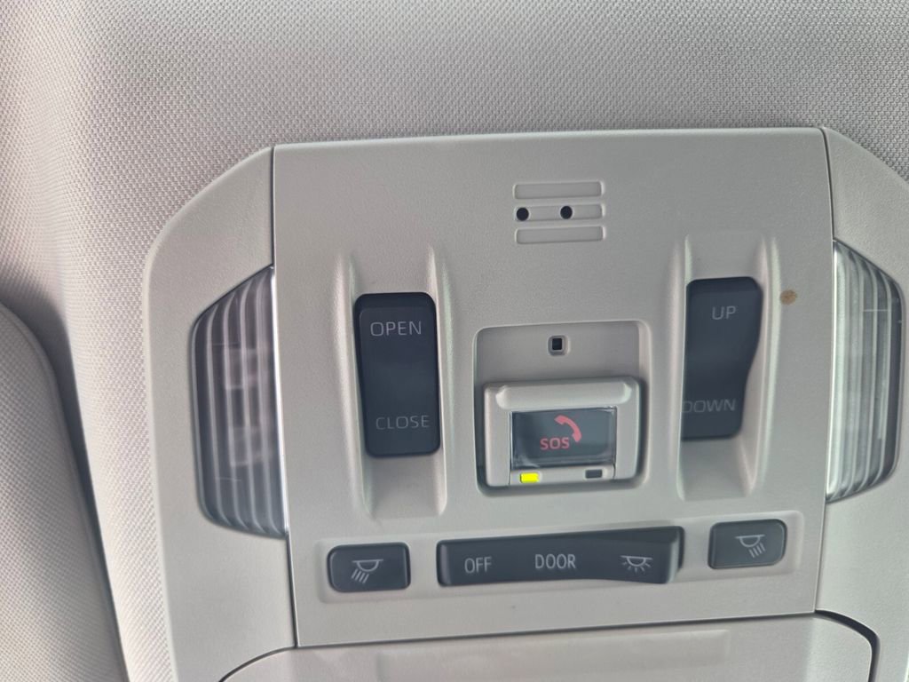 Used 2022 Toyota Highlander XLE image 16