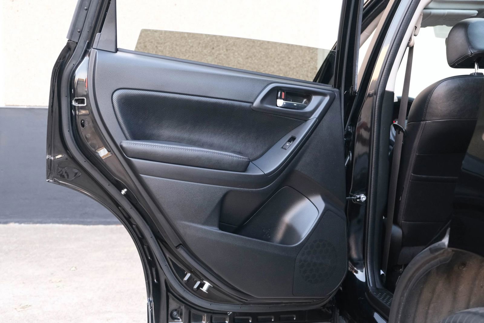 Used 2017 Subaru Forester 2.5i Limited w/ Popular Package #2 image 24