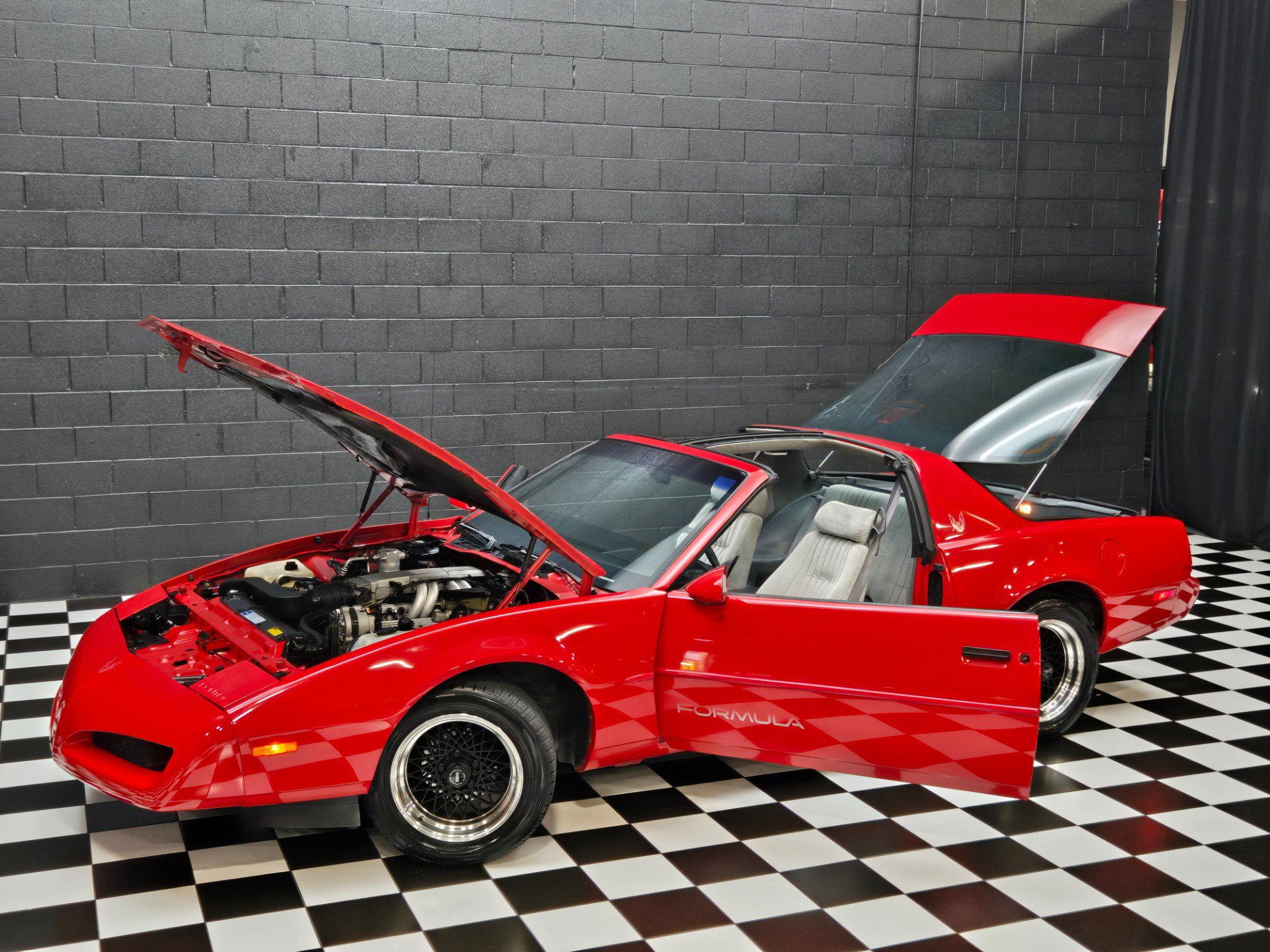 Used 1992 Pontiac Firebird Formula RWD image 5