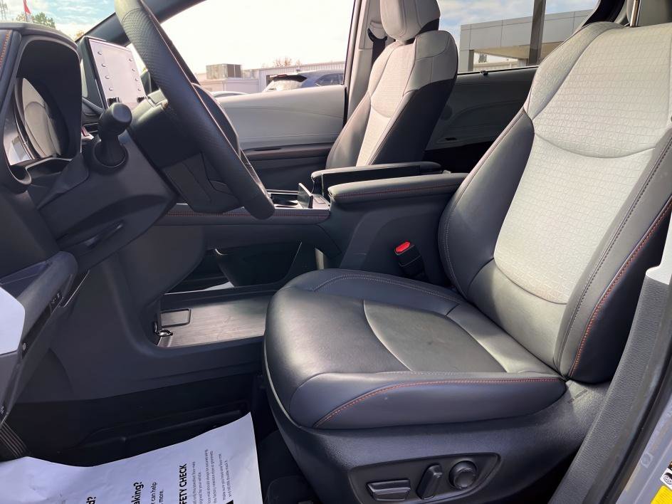 Certified 2024 Toyota Sienna XSE image 17